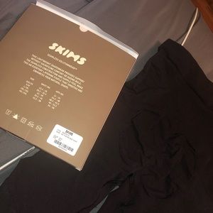 Skims Sculpting Short Mid thigh